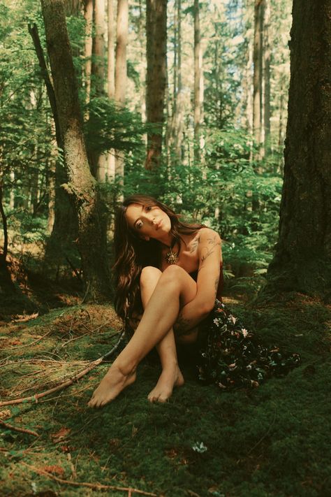 Outdoor Woods Photoshoot Ideas, Wilderness Photoshoot Ideas, Model In Nature Photoshoot, Forest Posing Ideas, Earth Sign Photoshoot Ideas, Fairy Woods Photoshoot, Wild Woman Forest Photography, Forest Shoot Ideas, Boho Woods Photoshoot