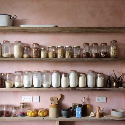 Rose quartz plaster walls for a rustic Mediterranean look Pink Kitchen Decor, Replacing Kitchen Countertops, Kitchen Colour Schemes, Diy Kitchen Cabinets, Pink Kitchen, Kitchen Color, Plaster Walls, Kitchen On A Budget, Kitchen Bar Stools