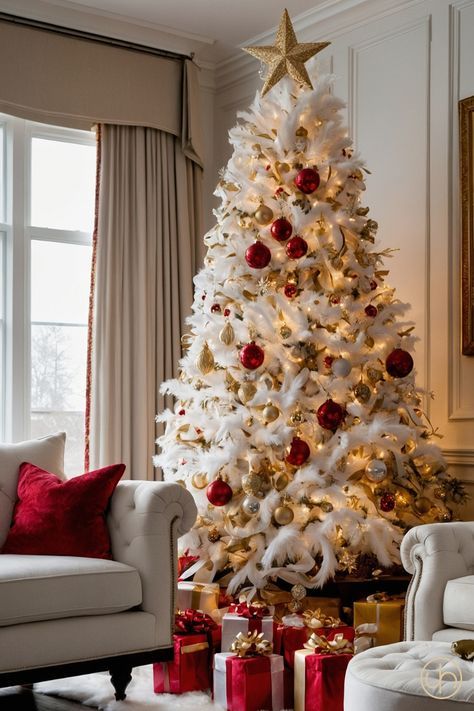 Gold Christmas Tree Aesthetic, White Christmas Trees Decorated, White Christmas Tree With Red, Modern Christmas Tree Ideas, Red And Gold Ornaments, Christmas Tree Aesthetic, Christmas Decor Red, Red And White Christmas Tree, White Christmas Tree Decorations