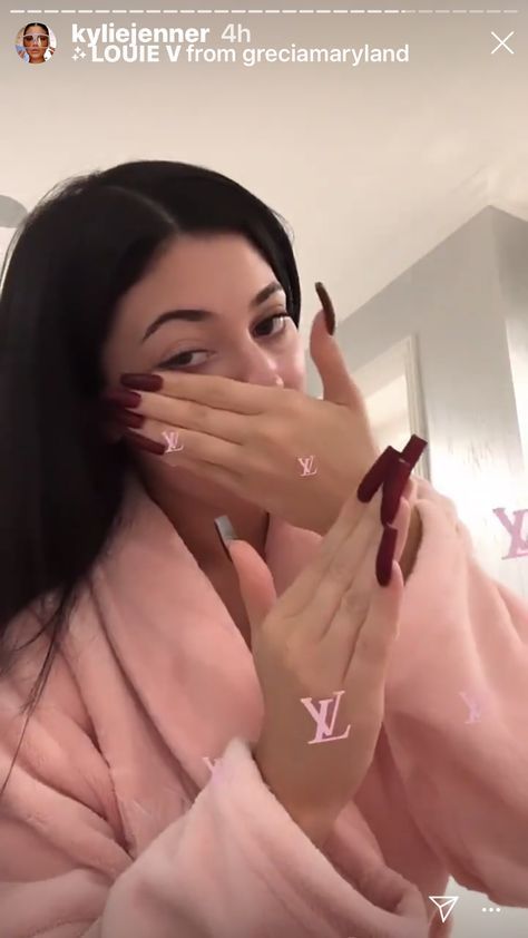 Long Acrylic Nails Kylie Jenner, King Kylie Nails, Kiley Jenner Nails, Uñas Kylie Jenner, Khloe Kardashian Nails, Acrylic Nails Kylie Jenner, Kardashian Nails, Kylie Jenner Birthday, Kylie Jenner Blonde