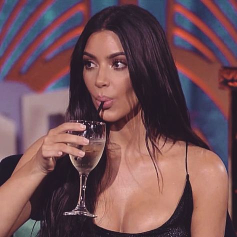 P I N T E R E S T: babervchel ♥ Kardashian Memes, What Meme, Face Expressions, Current Mood, Kardashian Jenner, Meme Faces, Reaction Pictures, Mood Pics, Kim Kardashian