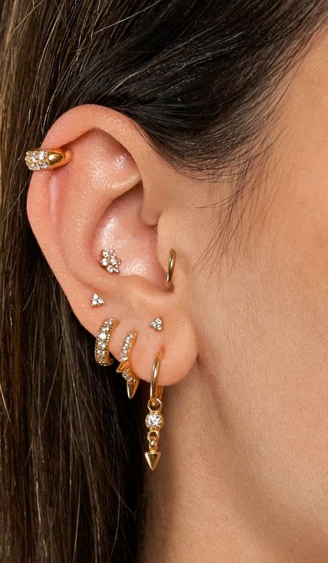 Multiple Earlobe Piercings, Ear Piercing Layout, Earring Layout, Curated Ears, Ear Stacks, Earring Stacks, Piercings Ideas, Piercing Inspo, Pretty Ear Piercings