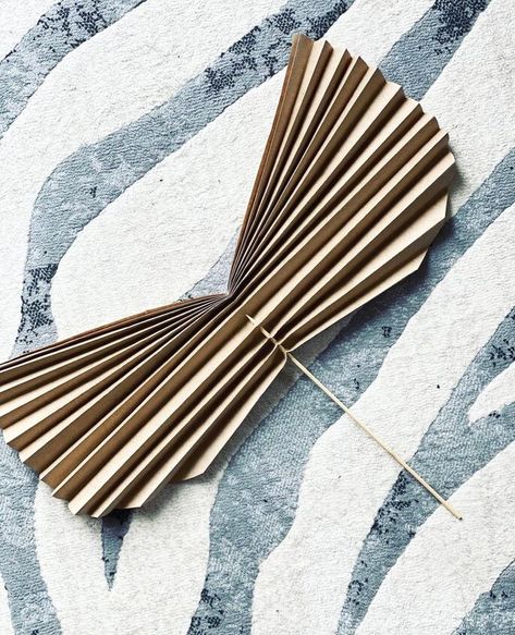 Wooden Skewers, Folded Paper, Can Diy, Baking Paper, Summer Decorating, Glue Gun, Hot Glue Gun, Triangle Shape, Hot Glue