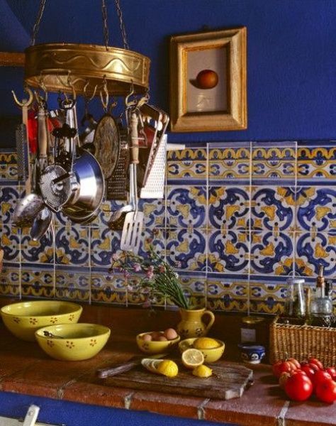 49 Colorful Boho Chic Kitchen Designs | DigsDigs Moroccan Tiles Kitchen, Bohemian Style Kitchen, Boho Chic Kitchen, Moroccan Kitchen, Spanish Kitchen, Bohemian Kitchen, Fireclay Tile, Decor Ikea, Mexican Home