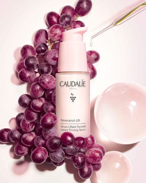 Caudalie Resveratrol Lift Instant Firming Serum: An oil-free serum that visibly firms, lifts, and reduces the look of wrinkles with Caudalie's exclusive patented alternative to retinol. Retinol Alternative, Wrinkle Remedies, Skin Care Routine Order, Wrinkle Serum, Firming Serum, Face Wrinkles, Blonde Hair Inspiration, Cosmetic Design, Beauty Creations