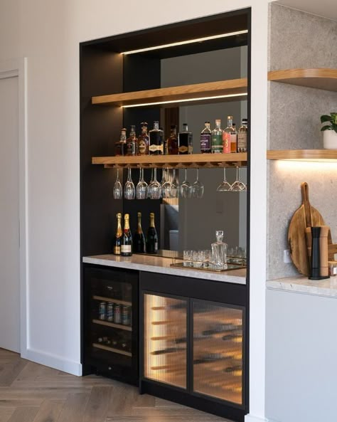 Media Wall Bar, Modern Bar Cabinets For Home, Drinks Cabinet Ideas, Modern Wet Bar, Home Wine Bar, Home Bar Areas, Home Bar Cabinet, Modern Home Bar, Home Bar Rooms