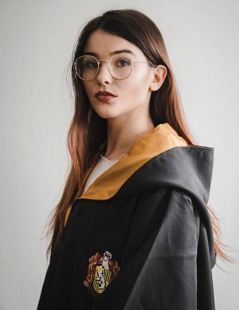 Hufflepuff Uniform, Hufflepuff Students, Hogwarts Robes, Harry Potter Theme Birthday, Hogwarts Uniform, Hufflepuff Aesthetic, Harry Potter Classroom, Hufflepuff Pride, Hp Harry Potter