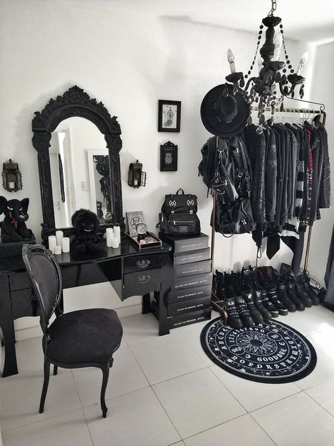 Gothic Decor Bedroom, Goth Bedroom, Gothic Room, Gothic Interior, Gothic Bedroom, Dark Home Decor, Goth Home, Goth Home Decor, Casa Vintage