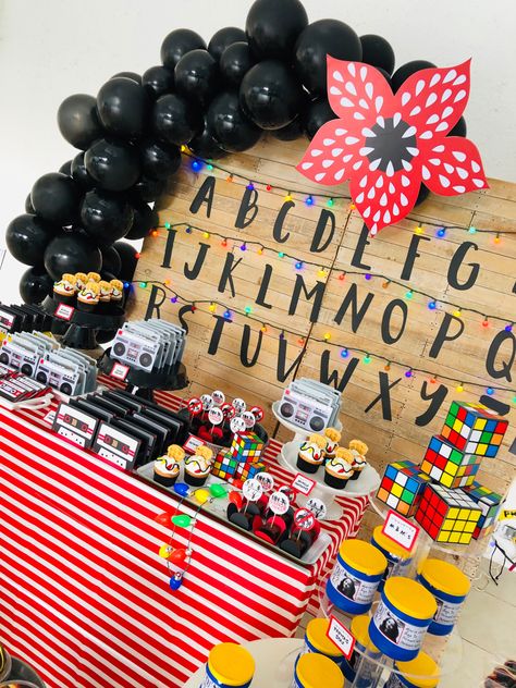 Cumpleaños Stranger Things, Diy Stranger Things Party, Stranger Things Birthday Party, Stranger Things Party, Stranger Things Halloween Party, Stranger Things Theme, 11 Stranger Things, Cake Table Birthday, Stranger Things Halloween