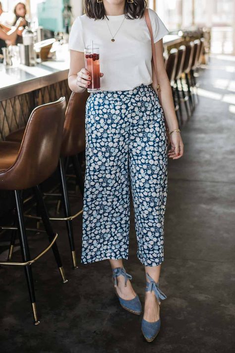 Midsize Street Style, Boyfriend Jeans Kombinieren, Culottes Outfit, Summer Fashion Women, Madewell Style, Pani Puri, Cooler Style, Western Wear Outfits, Casual Day Outfits