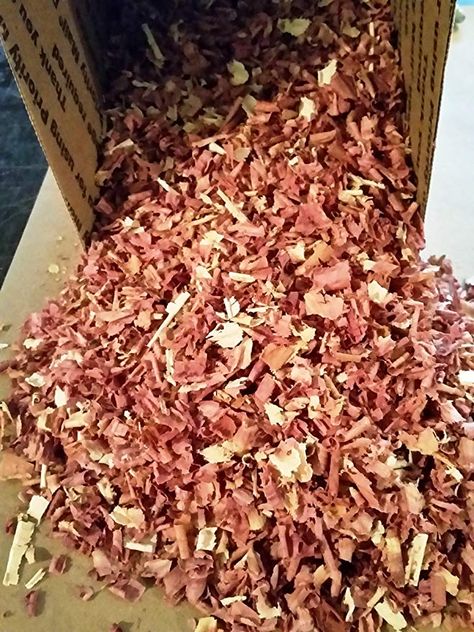 Cedar Chips, Chicken Pecking, Hamster Bedding, Chicken Nesting Boxes, Wood Shavings, Cedar Oil, Raising Backyard Chickens, Wood Chips, Chicken Runs