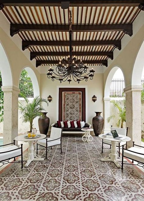 Hacienda Style Homes, Patio Layout, Luxury Door, Mediterranean Style Homes, Mediterranean Home Decor, Spanish Style Home, Tropical Home Decor, Casas Coloniales, Patio Flooring