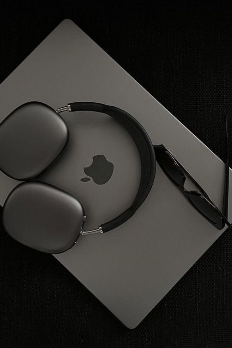 Headphones For Iphone, Airpods Apple, Apple Headphone, Airpods Max, Iphone Obsession, Max Black, Luxury Aesthetic, Instagram Growth, Black And White Aesthetic