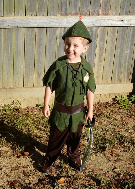 The Journey of Parenthood...: Off to Neverland! Diy Peter Pan Costume, Disfraz Peter Pan, Peter Pan Kostüm, Peter Pan Halloween, Tinkerbell Shoes, Baby Shoes Tutorial, Peter Pan Costumes, Peter Pan Costume