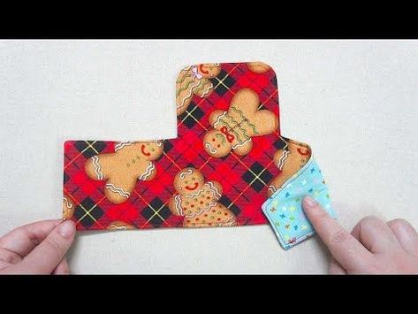 SO FAST and simple 💟 Instructions for sewing card wallet - YouTube Card Purse Pattern, Credit Card Wallet Pattern, Crochet Card Pouch, Credit Card Holder Pattern, Card Wallet Diy, Diy Wallet Pattern, Wallet Pattern Free, Card Wallet Pattern, Card Holder Diy