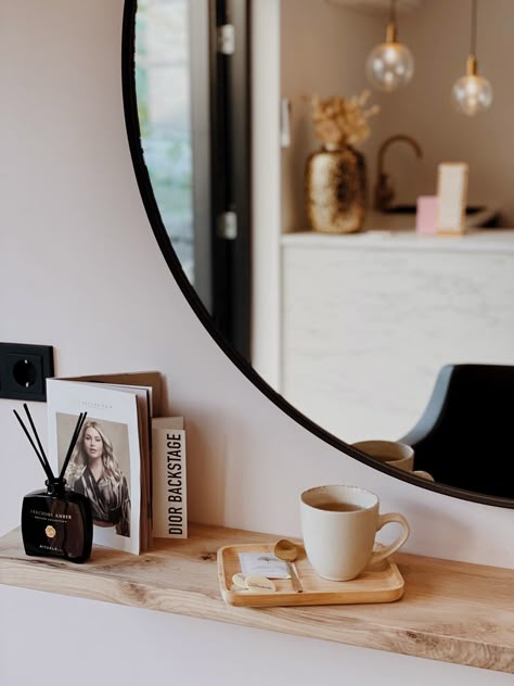 Salon Interior Photography, Hair Station Decor, Hairdresser Salon Interior, Hair Salon Coffee Bar Ideas, Floating Salon Stations, Neutral Salon Aesthetic, Black And White Salon Decor, Salon Station Decor, Hairsalon Inspiration