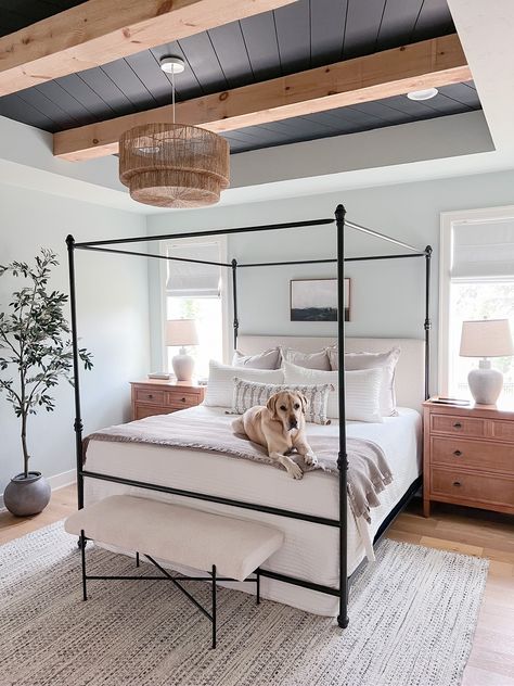 Guest Bedroom Farmhouse, Neutral Farmhouse Living Room, Guest Bedroom Designs, Guest Bedroom Bedding, Primary Bedroom Ideas, Farmhouse Guest Bedroom, Neutral Interior Design, Metal Canopy Bed, Ranch Farmhouse