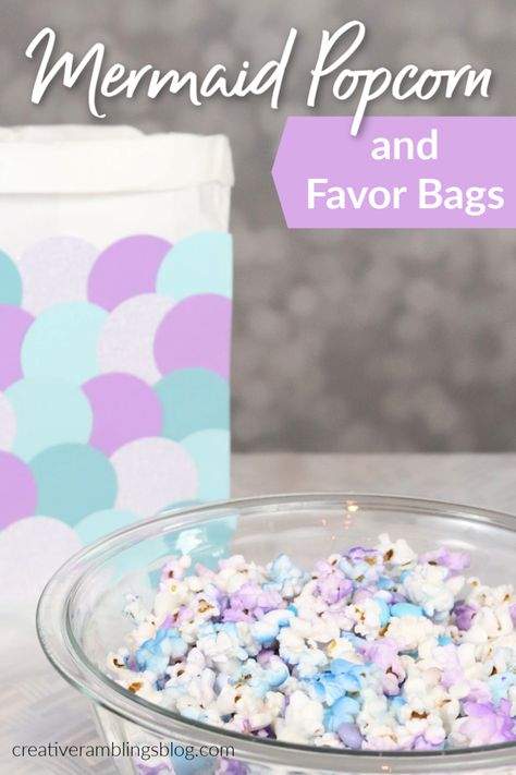 Learn how to make mermaid popcorn and DIY mermaid favor bags. Perfect for a kids mermaid themed party! #mermaids Mermaid Birthday Party Goodie Bag Ideas, Party Favors Mermaid Theme, Mermaid Favor Bags, Mercat Birthday Party, Mermaid Birthday Party Food Ideas, Mermaid Recipes, Mermaid Popcorn, Diy Mermaid Party, Popcorn Crafts