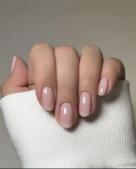 Plain Acrylic Nails, Clean Girl Nails, Natural Nail Shapes, Nail Art French, Natural Acrylic Nails, Chic Nail Art, Beginner Makeup, Plain Nails, Squoval Nails