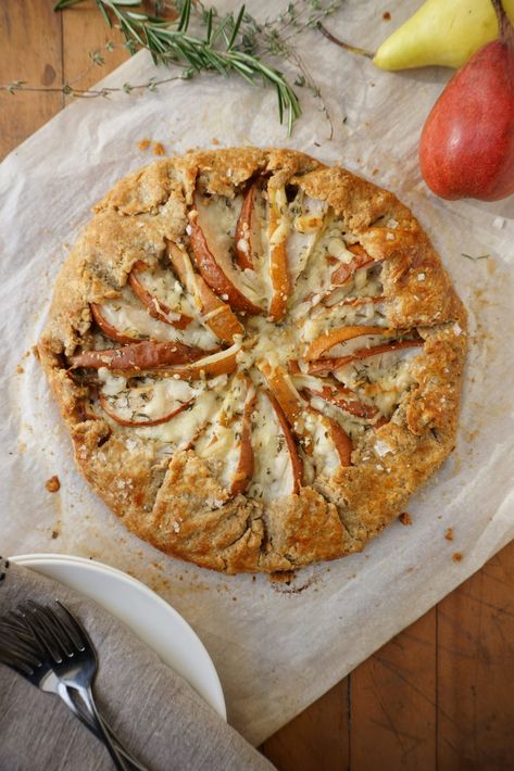 Autumn Galette Recipe, Galette Recipe French, Savory Galette Recipe, Prosciutto Galette, Galette Recipe Savory, Savory Pear Recipes, Galette Recipes, Savory Galette, Pear Galette