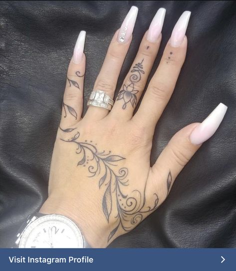 Rising Tattoo, Wrist Hand Tattoo, Tattoo Main, Cool Finger Tattoos, Phoenix Tattoo Feminine, Side Hand Tattoos, Thumb Tattoos, Wrist Tattoo Ideas, Finger Tattoo For Women