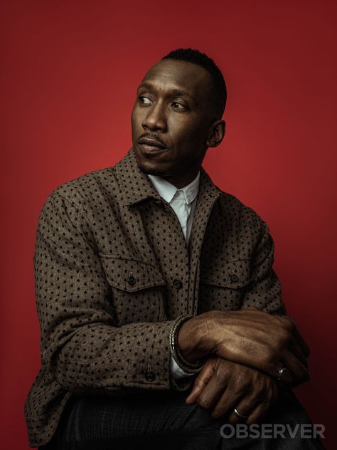 The ‘Moonlight’ star, 43, rises 6 foot, 2 inches, dark-skinned and dead handsome as he threads his way through the bar at The London NYC. Celebrity Actors, Male Headshots, Male Portrait Poses, Danny Ocean, Mahershala Ali, Studio Poses, Portrait Photography Men, Photoshoot Studio, Men Photoshoot