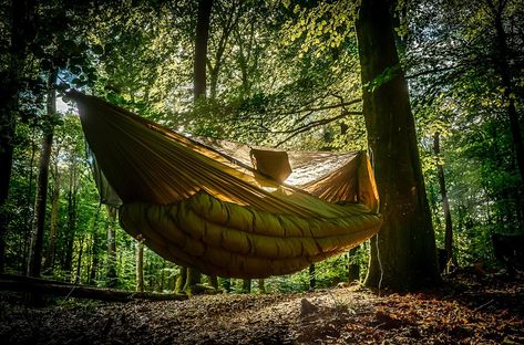 One of the loudest complaints you’ll hear from hammock campers is the cursed Cold Butt Syndrome. Here's how to prevent it. Hammock Tent Camping, Arlo Bed, Journey Textiles, Artificer Armorer, Hammock Backpacking, Container Airbnb, Aa Aesthetic, Camping Hammock Tent, Agro Tourism