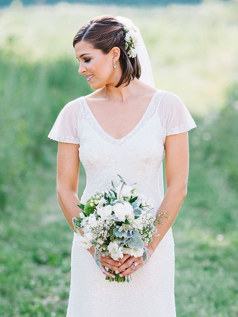 Bob, lob or pixie cut, these hairstyles are our favorite veiled looks for short hair. Short Hair With Veil, Hair With Veil, Wedding Hairstyles For Short Hair, Short Bridal Hair, Wedding Veils Short, Bridal Hair Veil, Wedding Hairstyles Medium Length, Short Veil, Wedding Hairstyles With Veil