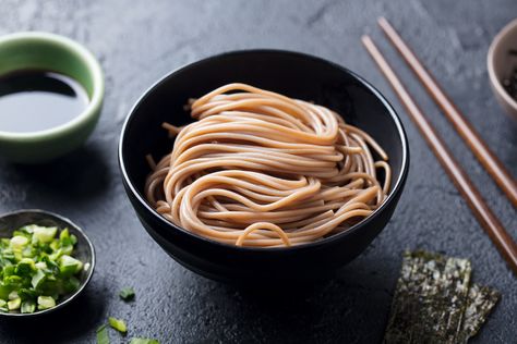 Japanese Soba Noodles, Japanese Noodle Dish, Soba Noodle Bowl, Buckwheat Soba Noodles, Soba Noodles Recipe, Noodle Bowls Recipes, Noodles Ideas, Soba Noodles Salad, Soba Noodle