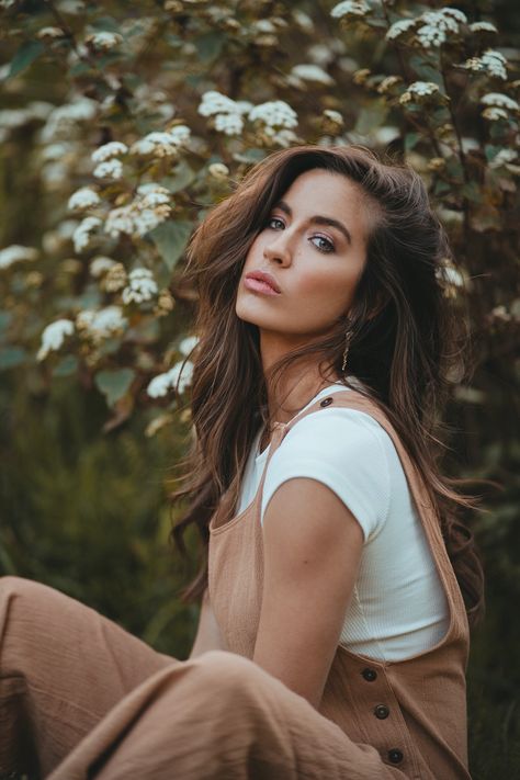 Julia Trotti, Female Portrait Poses, Photoshoot Behind The Scenes, Creative Self Portraits, Outdoor Portrait Photography, Sony A7iii, A Field Of Flowers, Field Of Flowers, Posing Tips