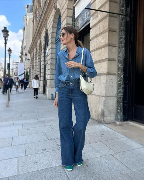 26 Stylish Wide Leg Jeans Outfits for Women: Casual & Work Options Jeans Work Outfits Women, Wide Leg Jeans Outfits, Wide Leg Jeans For Women, Unique Outfit Ideas, Jeans Outfit For Work, Denim On Denim Looks, Business Casual Work, Jeans Outfits, Outfits For Women