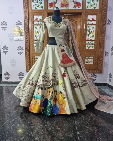 Hand Painted Lehenga Designs, Hand Painted Lehenga, Painted Lehenga, Lehenga Choli Design, Dandiya Dress, Sangeet Lehenga, Indian Dress Up, Choli Design, Cake Design Inspiration