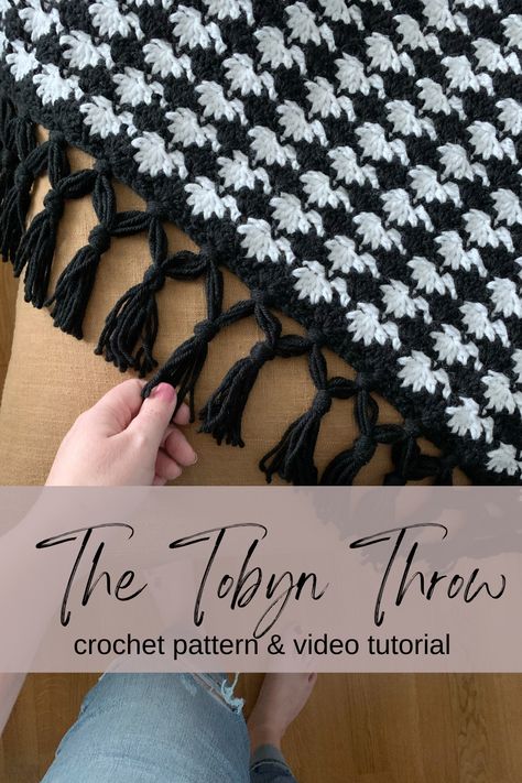 Stunning black and white crochet blanket with fringe Chunky Yarn Crochet Pattern, Black And White Crochet, Stitch Games, Chunky Crochet Blanket Pattern, Baby Afghan Crochet Patterns, Crochet Throw Pattern, Chunky Crochet Blanket, Crochet Blanket Designs, Crochet Granny Square Blanket