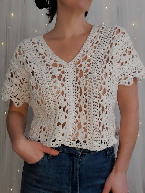 Get The Pattern To Crochet a Castaway Tunic Designed by Taylor Cummings - KnitHacker Crochet Hack, Summer Marketing, Tunic Designs, Crochet Lace Top, Crochet Tunic, Crochet Stitches For Beginners, Tunic Pattern, Crochet Cardigan Pattern, Yarn Sizes