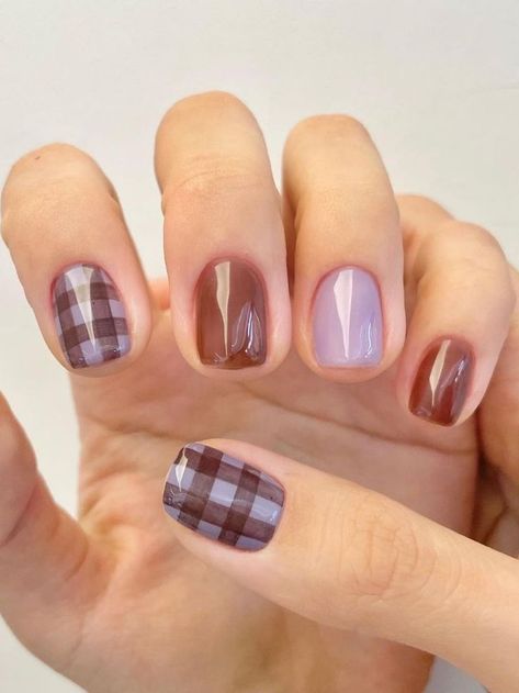 short milky light purple and brown nails with plaids Korean Nail Art Autumn, Nails Design Autumn, Kiss Nail Art, Plaid Nail Designs, Plaid Nail Art, Matching Nails, Purple Ombre Nails, Korean Nail, Nail Art Diy Easy