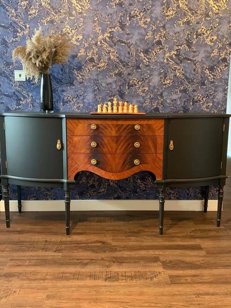 Upcycle Buffet, Diy Library, Sideboard Upcycle, Furniture Makeover Inspiration, Restoring Old Furniture, Repainting Furniture, Furniture Flips, Reclaimed Furniture, Furniture Rehab