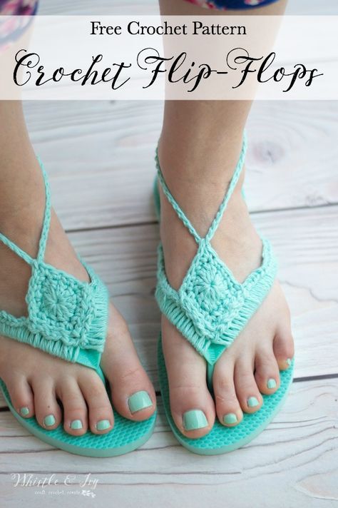 Free Crochet Pattern: Crochet Flip Flops Upcycle - Turn your cheap foam flip flops into cute boho crochet sandals with this easy crochet hack. Crochet Flip Flop Pattern, Crochet Flip Flop, Crochet Footwear, Crochet Flip Flops, Crochet Choker, Crochet Shoes Pattern, Crochet Hack, Modern Crochet Patterns, Crochet Sandals