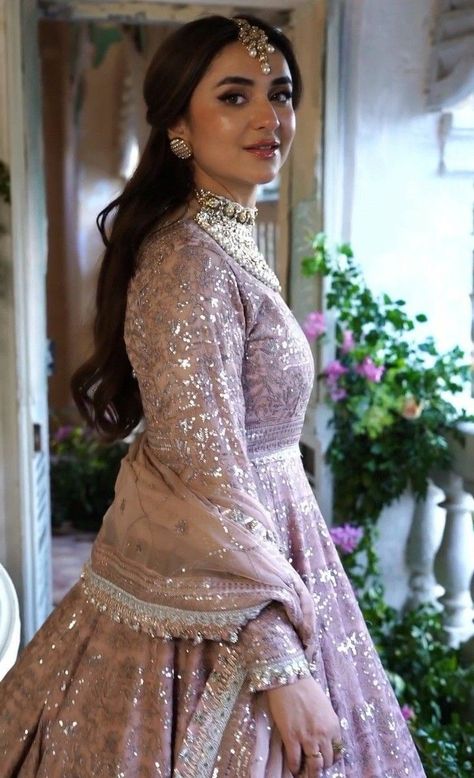 Engagement Dress For Bride, Hairstyles For Gowns, Yumna Zaidi, Desi Wedding Dresses, Indian Bride Outfits, Bride Photography Poses, Anarkali Dress Pattern, Pakistani Fashion Party Wear, Pakistani Fancy Dresses