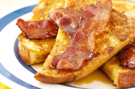 French Toast Bacon, Bacon Maple Syrup, Bacon Toast, Toast Bacon, Easy French Toast Recipe, French Toast Roll Ups, French Toast Rolls, Classic French Toast, Creative Breakfast