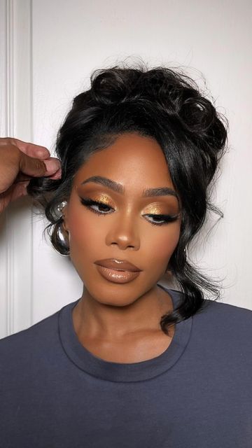 Gold Natural Makeup Looks Black Women, Natural Glam Birthday Makeup, Natural Makeup For Black Women No Lashes, Big Eyebrows Makeup, Nude Gold Makeup, Soft Gold Makeup, Nude Glam Makeup, Aesthetic Eye Makeup, Black Bridal Makeup