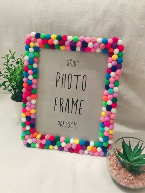 Rainbow Photo Frame, Pom Pom Rainbow, Pom Pom Party, Rainbow Pom Pom, Pom Pom Balls, 8x10 Picture Frame, Rainbow Photo, Pom Pom Crafts, Cadeau Diy