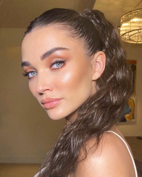 Nikki Makeup Instagram, Bronzy Glowy Makeup, Soft Makeup Look Natural, Nikki Makeup, Maquillage On Fleek, Make Up Foundation, Make Up Videos, Amy Jackson, Makeup Eyes