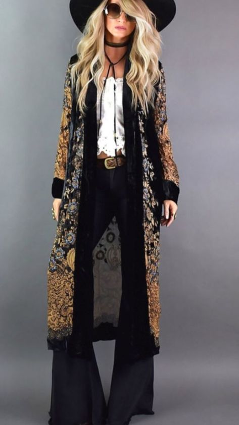 Bohemian Rocker Outfits, Hippie Chic Outfits Winter, Rock And Roll Looks For Women, Boho Rodeo Outfit, Boho At Work Outfits, Boho Disco Outfit, Acoustic Concert Outfit, Boho 2023 Fashion, All Black Boho Outfit