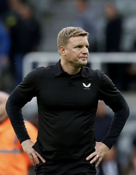 EDDIE HOWE DOWN - Newcastle boss looks shellshocked Eddie Howe, Mural Ideas, Newcastle United, Newcastle, Premier League, Liverpool, Mural, The Unit, Quick Saves