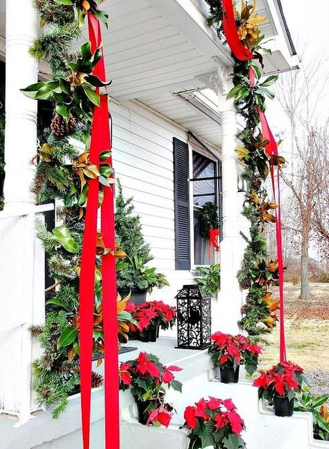 Got a bit of a fake Christmas garland? Here's to how to make an artificial garland look more natural and expensive. #holidaydecor #holidaydiy #diygarland Inexpensive Christmas, Christmas Garlands, Door Decorating, Christmas Beauty, Christmas Porch Decor, Magnolia Leaves, Magnolia Trees, Christmas Outdoor, Christmas Tree Wreath