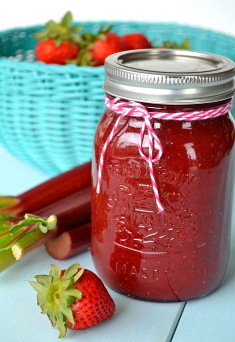 A 3 Ingredient, Easy Strawberry Rhubarb Jam that makes a batch that is small enough you don't even have to seal the jars! Strawberry Rhubarb Recipes, Rhubarb Jam Recipes, Strawberry Rhubarb Jam, Jam Recipes Homemade, Rhubarb Jam, Dessert Aux Fruits, Peach Jam, Pretty Life, Jam And Jelly