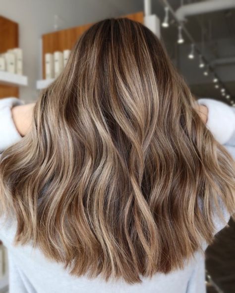 Level 6 Hair Color With Highlights Natural, Brunette And Blonde Highlights, Foils For Brown Hair, Brown Hair Dark Blonde Highlights, Foils Brown Hair, Dark Blonde With Balayage, Light Brown Foils, Light Brown Hair With Light Highlights, Balayage Hair Light Brunette