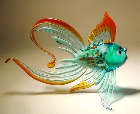 Glass Art Techniques, Painted Glass Art, Art Of Glass, Fish Sculpture, White Fish, Blown Glass Art, Glass Fish, Crystal Figurines, Glass Artwork