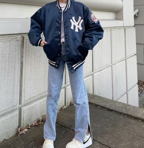 Sports Bomberjack Outfit, Bershka Outfit, Style Bundle, Estilo Swag, Satin Jacket, 2000 Fashion, Outfit Primavera, College Fits, Satin Jackets