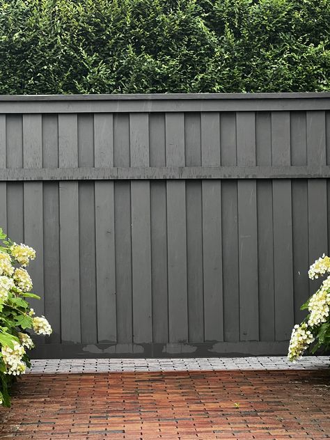 Wood Fence Paint Colors, Grey Stained Fence, White Fence Backyard, Brick And Wood Fence, White Paint House, Fence Colors, Garden Fence Paint, Fence Paint Colours, Painted Fence